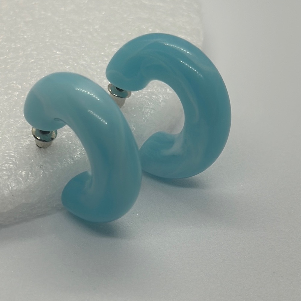 Chic Sky Blue Resin Hoop Earrings - Brand New 1.1" Chunky Statement Earrings - Picture 6 of 16